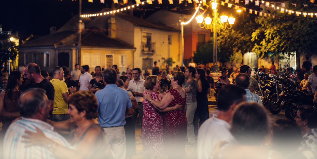 texte alternatiu per a la imatgeSamarreta de Coses de Poble amb disseny inspirat en la vida rural valenciana